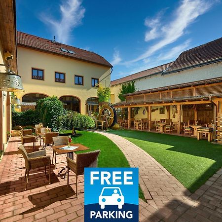 Hotel Selsky Dvur - Bohemian Village Courtyard Praha Bagian luar foto