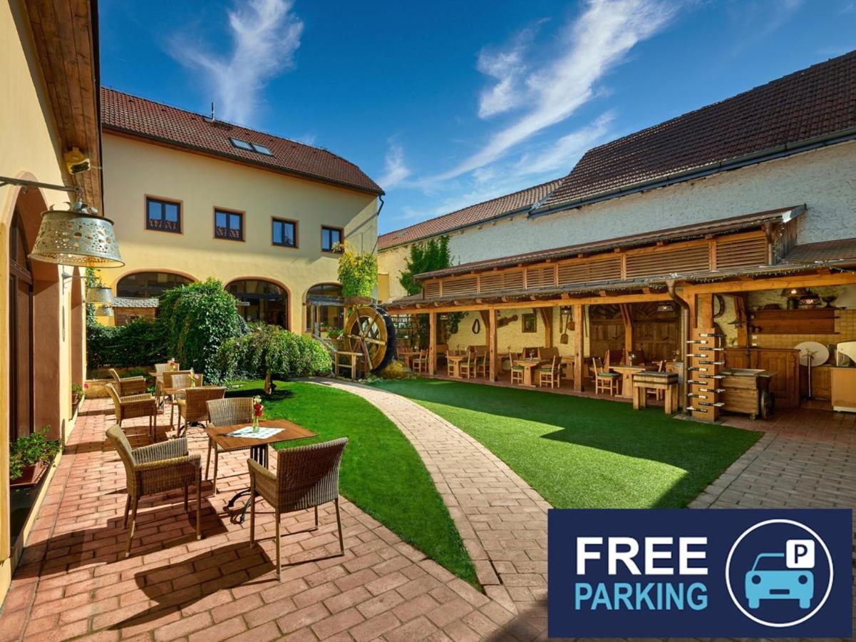 Hotel Selsky Dvur - Bohemian Village Courtyard Praha Bagian luar foto