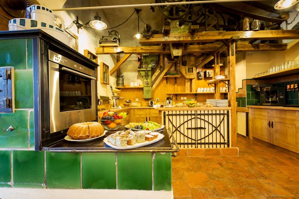 Hotel Selsky Dvur - Bohemian Village Courtyard Praha Bagian luar foto