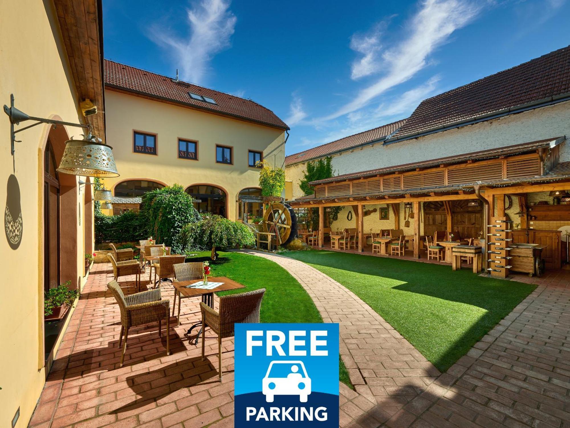 Hotel Selsky Dvur - Bohemian Village Courtyard Praha Bagian luar foto