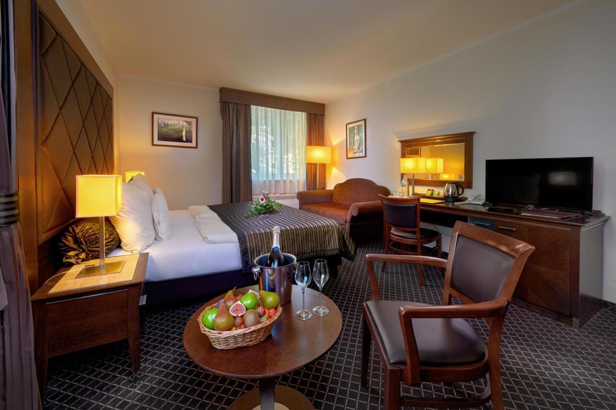 Hotel Selsky Dvur - Bohemian Village Courtyard Praha Bagian luar foto