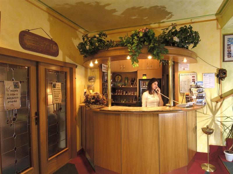 Hotel Selsky Dvur - Bohemian Village Courtyard Praha Bagian luar foto