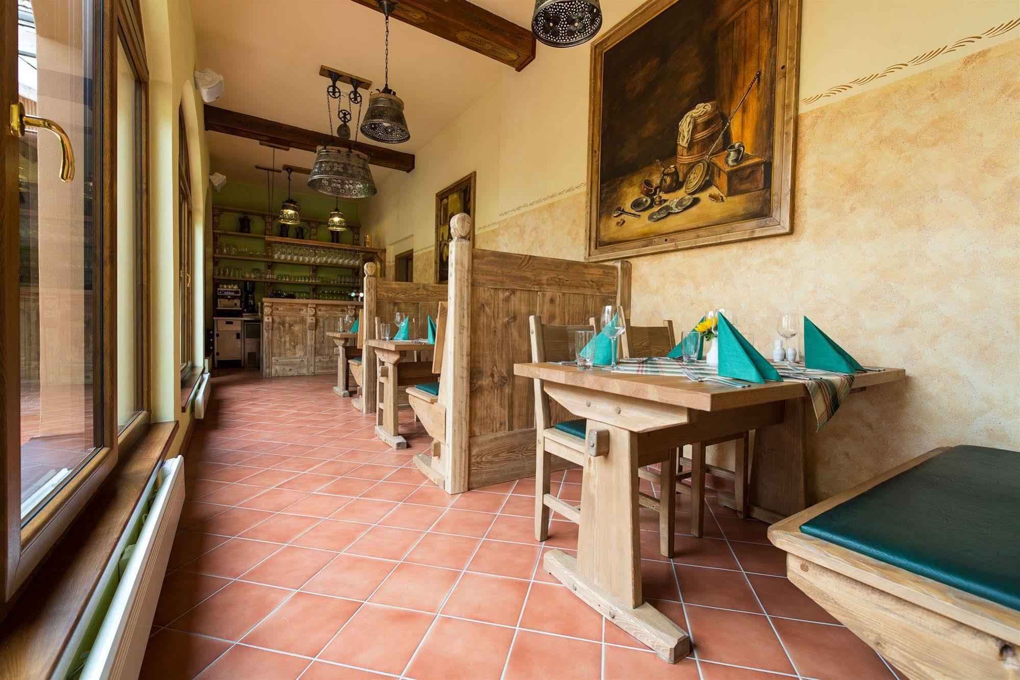 Hotel Selsky Dvur - Bohemian Village Courtyard Praha Bagian luar foto