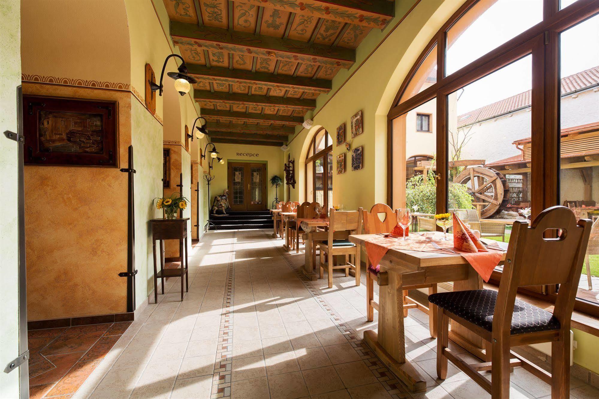 Hotel Selsky Dvur - Bohemian Village Courtyard Praha Restoran foto