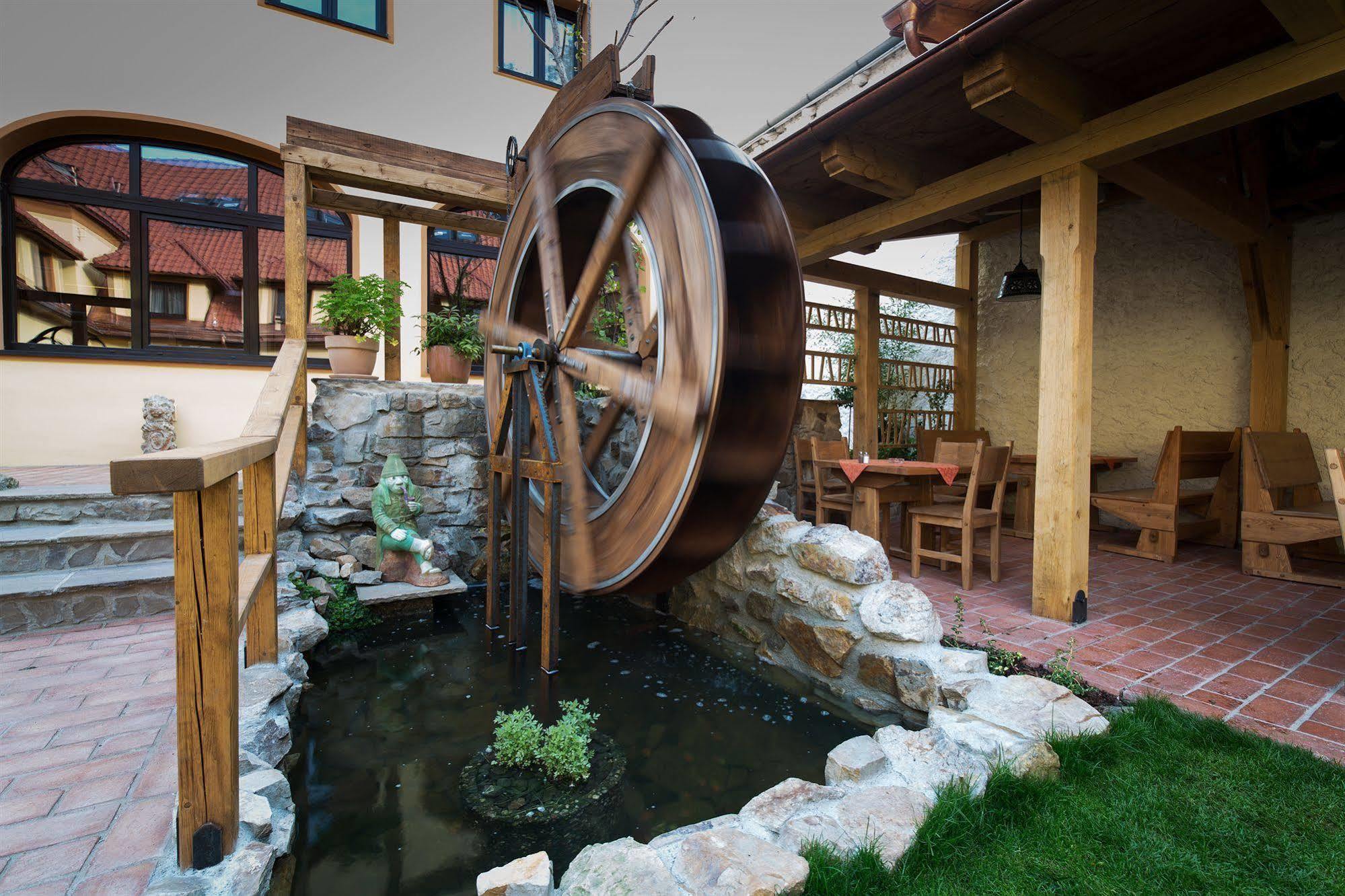 Hotel Selsky Dvur - Bohemian Village Courtyard Praha Bagian luar foto