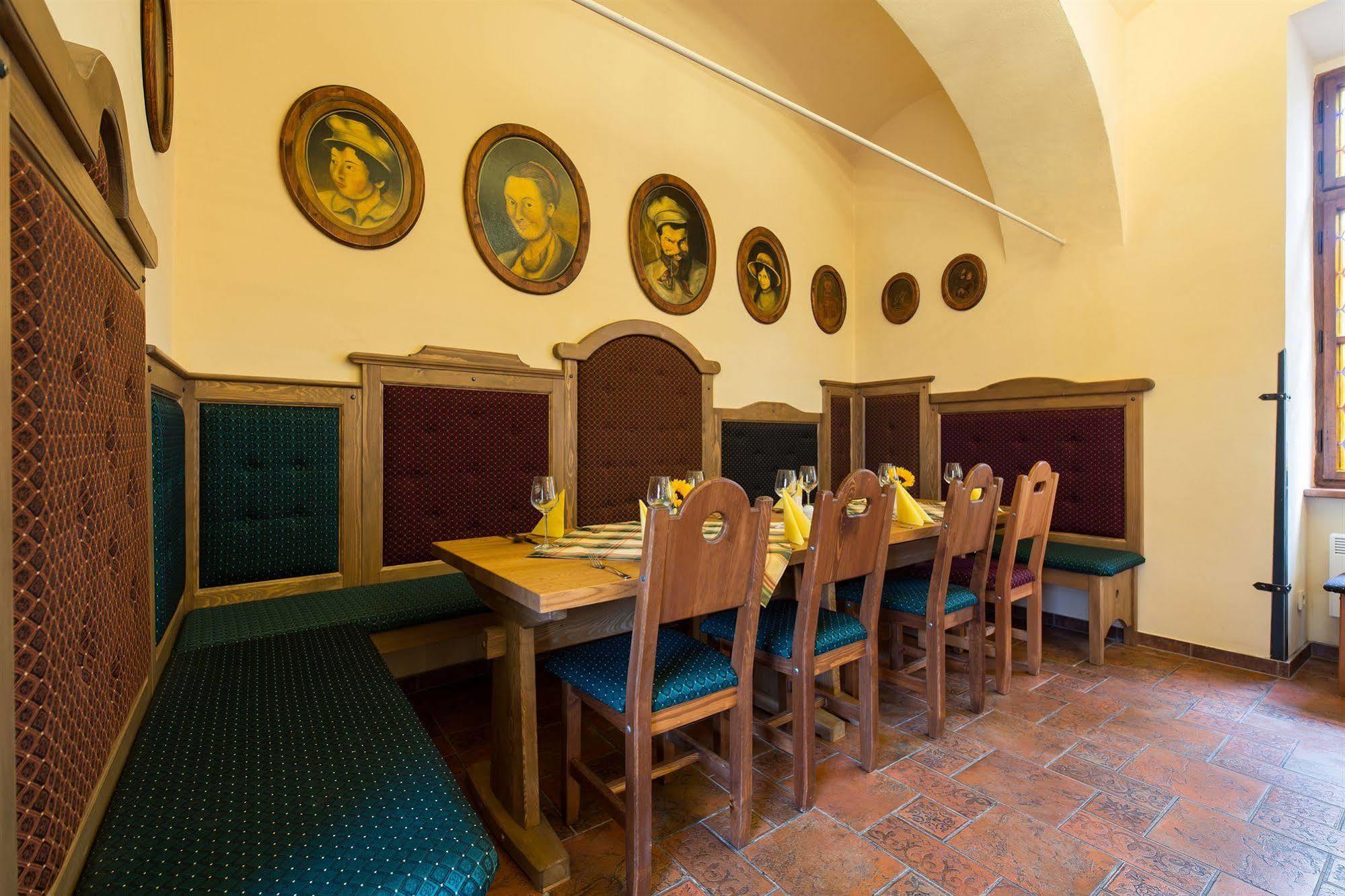 Hotel Selsky Dvur - Bohemian Village Courtyard Praha Bagian luar foto
