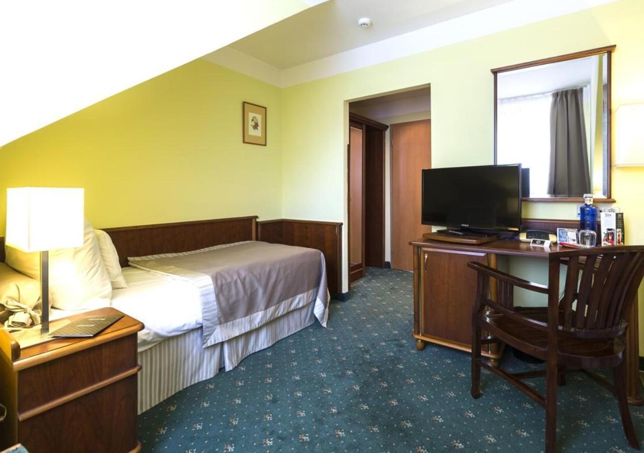 Hotel Selsky Dvur - Bohemian Village Courtyard Praha Bagian luar foto