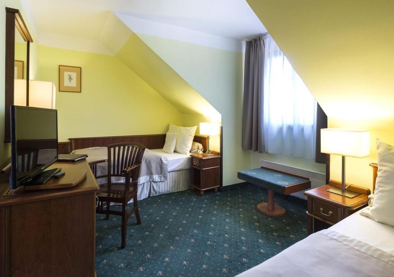 Hotel Selsky Dvur - Bohemian Village Courtyard Praha Bagian luar foto